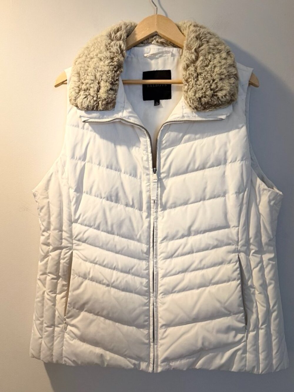 Talbots Womens XL White Down Puffer Vest Faux Fur Collar Quilted Full Zip